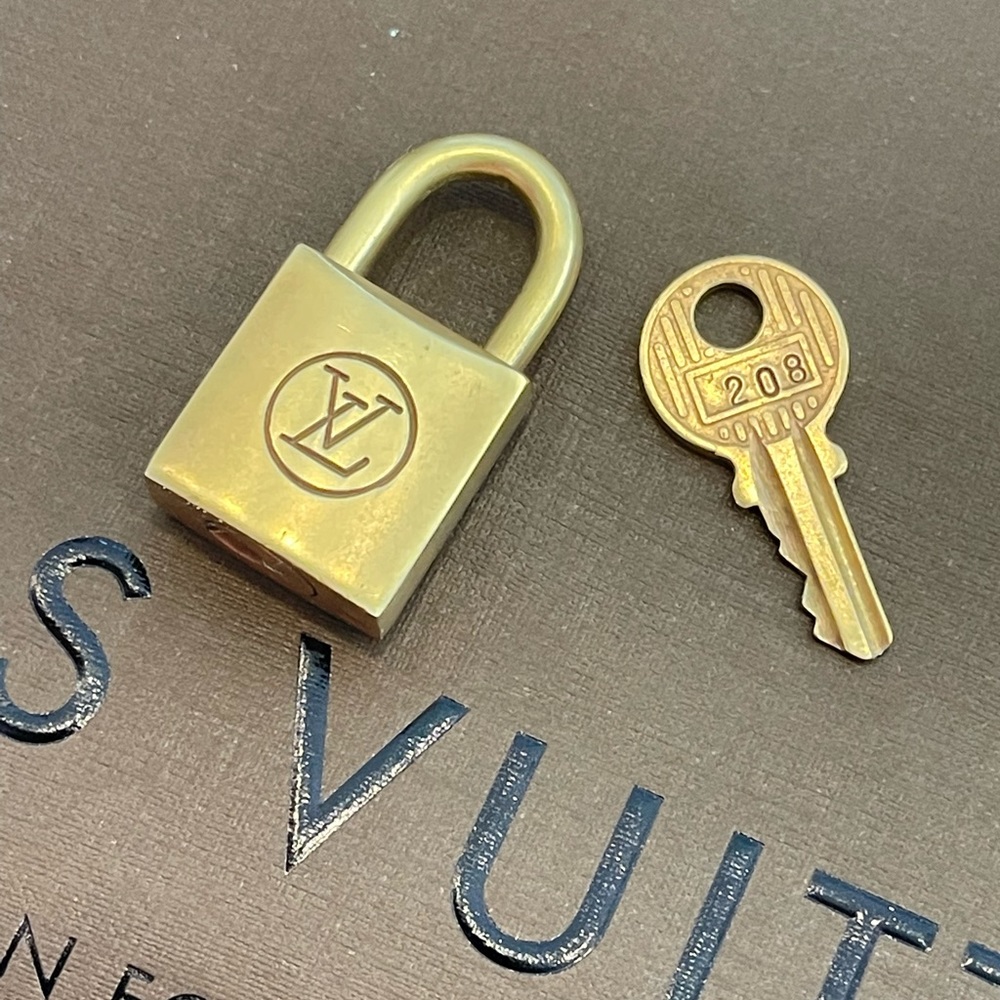 Authentic Louis Vuitton Padlock and Key Model LV No.212
